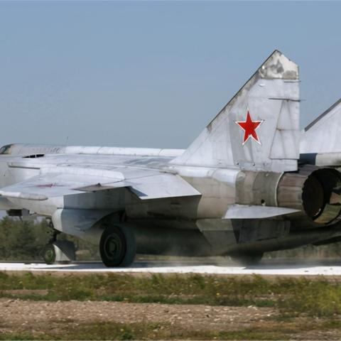 最强王牌战机手游大揭秘，全新玩法震撼登场，体验飞行高度的刺激挑战！