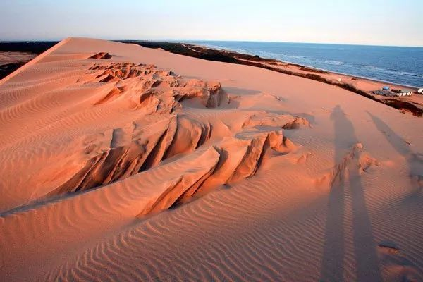 探寻海沙风云攻略：打造完美度假之旅，畅游海岛奇观，揭秘沙漠之谜