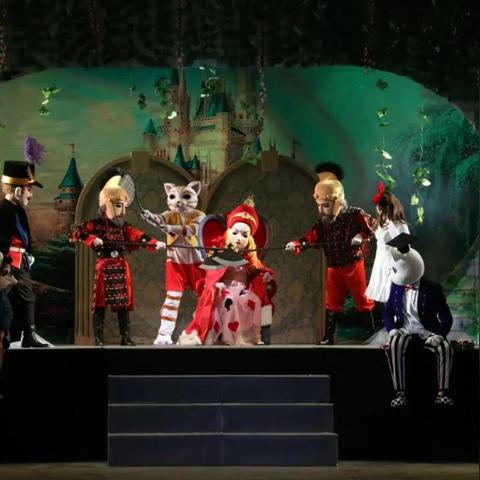 (恋爱短剧剧本)男主角在短剧中的恋爱进行时：他是怎样的爱情故事主人公？