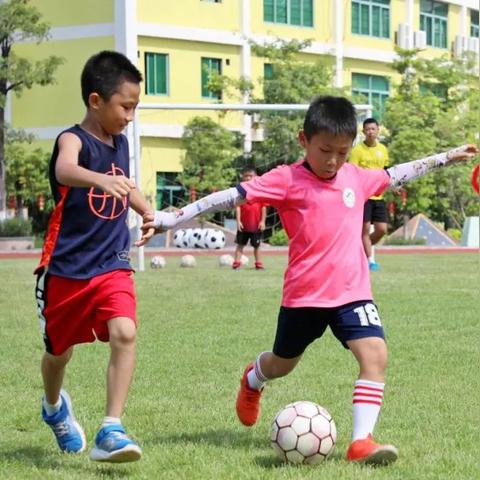 深入探讨足球语言的魅力与影响:如何通过足球文化传递情感与团队精神 深入探讨足球语言的魅力与影响:如何通过足球文化传递情感与团队精神